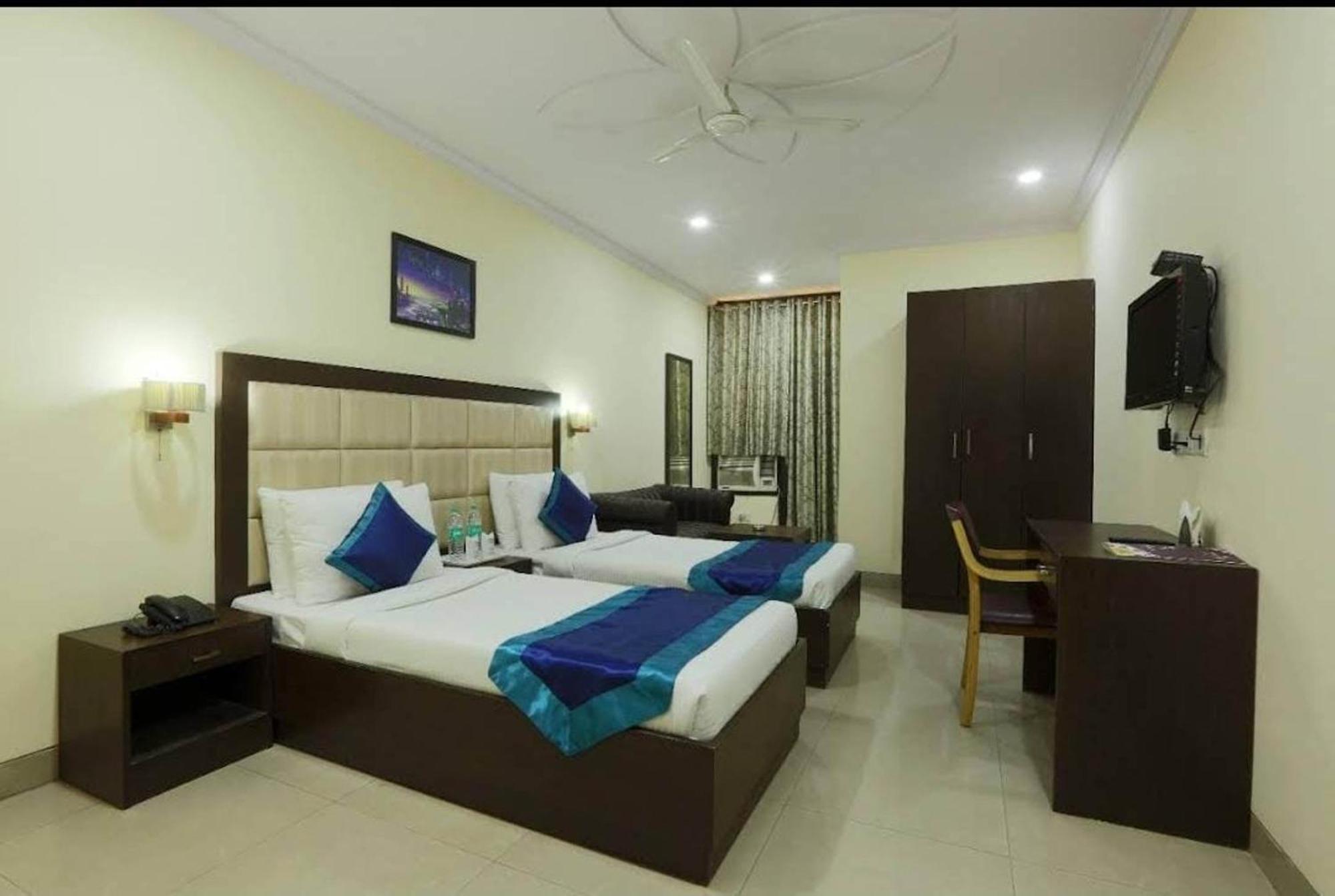 Airport Hotel Mahal Neu-Delhi Exterior foto